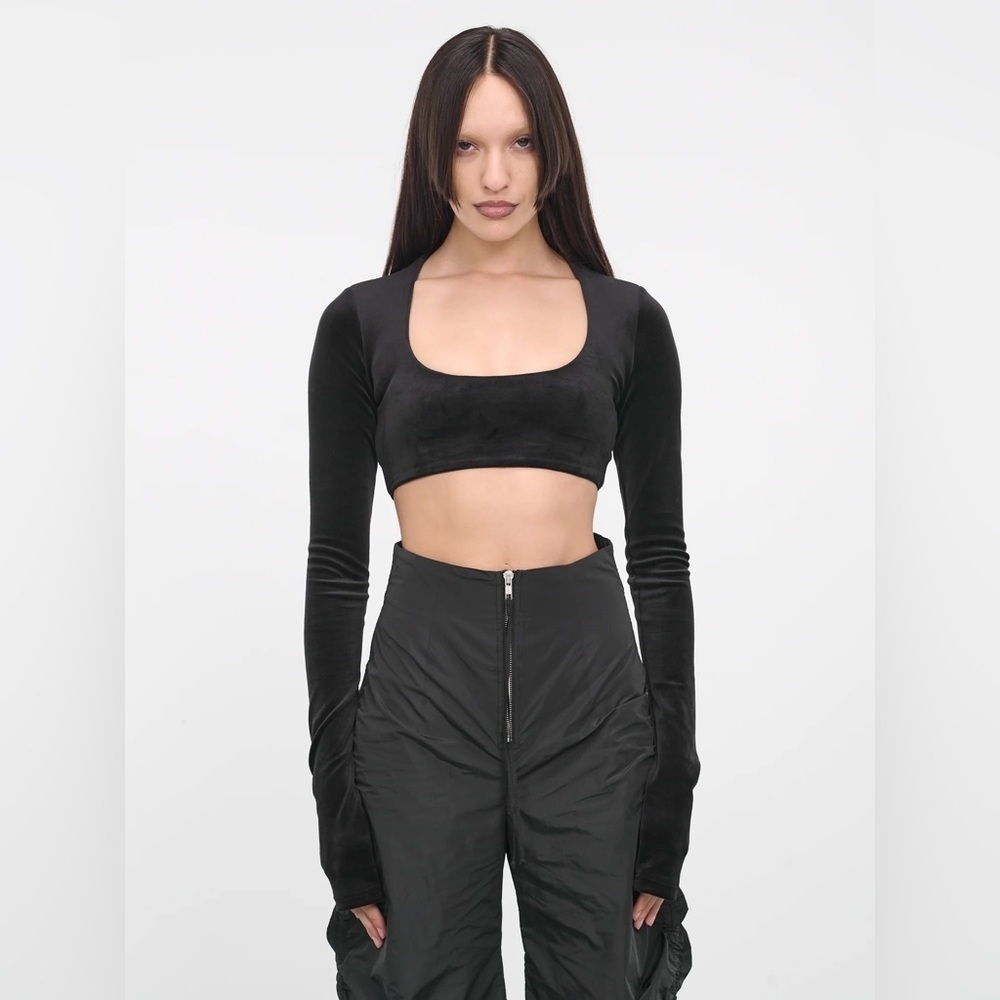 H. Lorenzo Laformela Velvet Long Sleeve Crop Top in Black